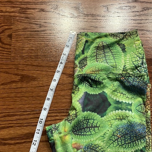 Om Shanti clothing vibrant green leaf vine Capri leggings size Small made in USA - Picture 7 of 7